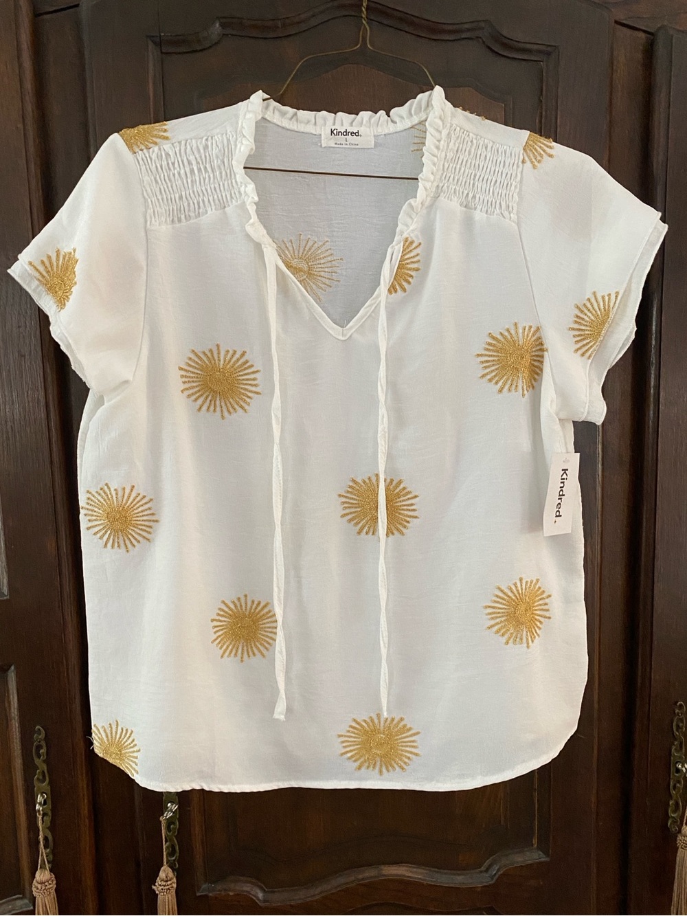 Kindred short sleeved white pullover top with gold metallic embroidered suns L